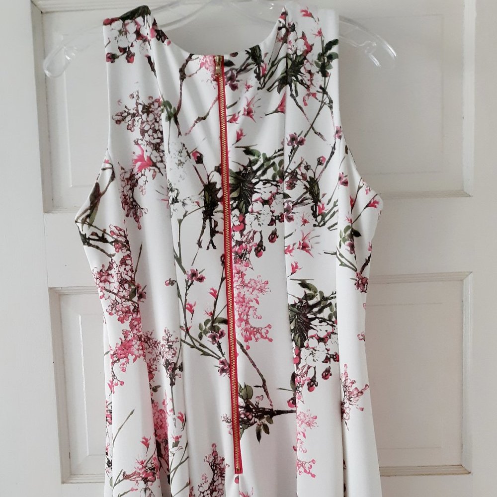 Dress Barn Floral Dress. - Picture 2 of 5